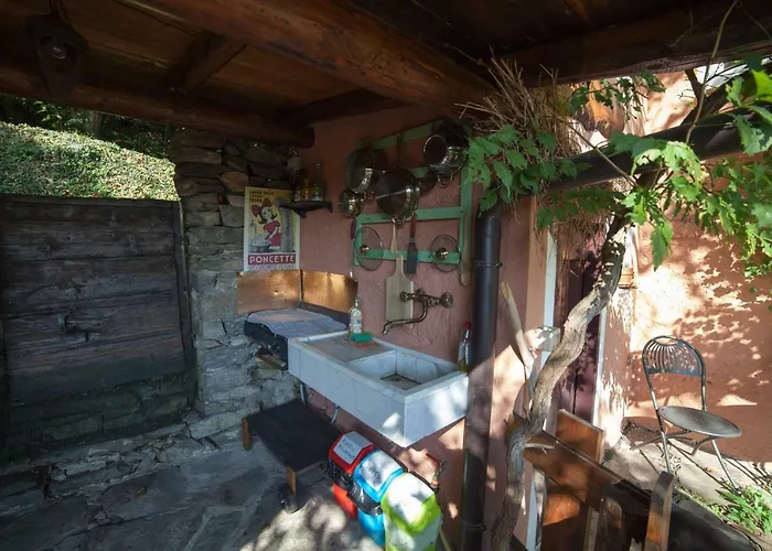 La Vecchia Casa Rosa 홈스테이 카네로 리비에라